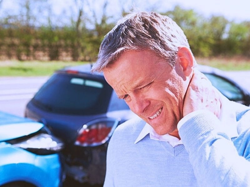 Man having neck pains in a car accident. Accident Resource Center.